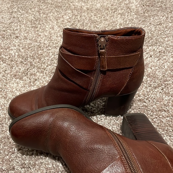 GUC Cole Haan Grand OS Hinckley Ankle Booties Block Heel in Sequoia Brown - Picture 11 of 13